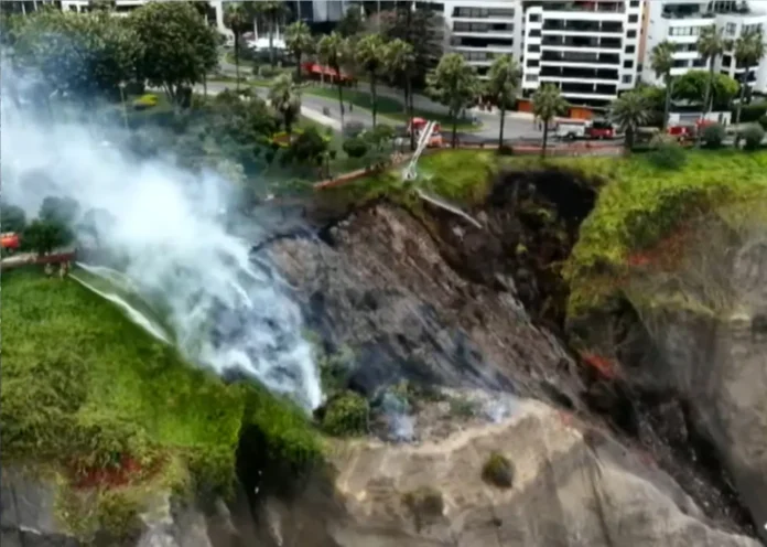 Incendio en Miraflores, Costa Verde Incendio en Miraflores, Costa Verde