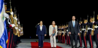 Keiko Fujimori llegó a El Salvador