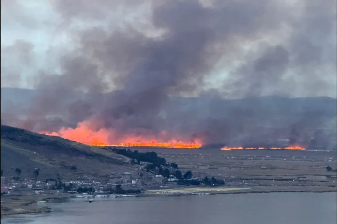 uros incendio puno Incendio en los Uros, Puno.